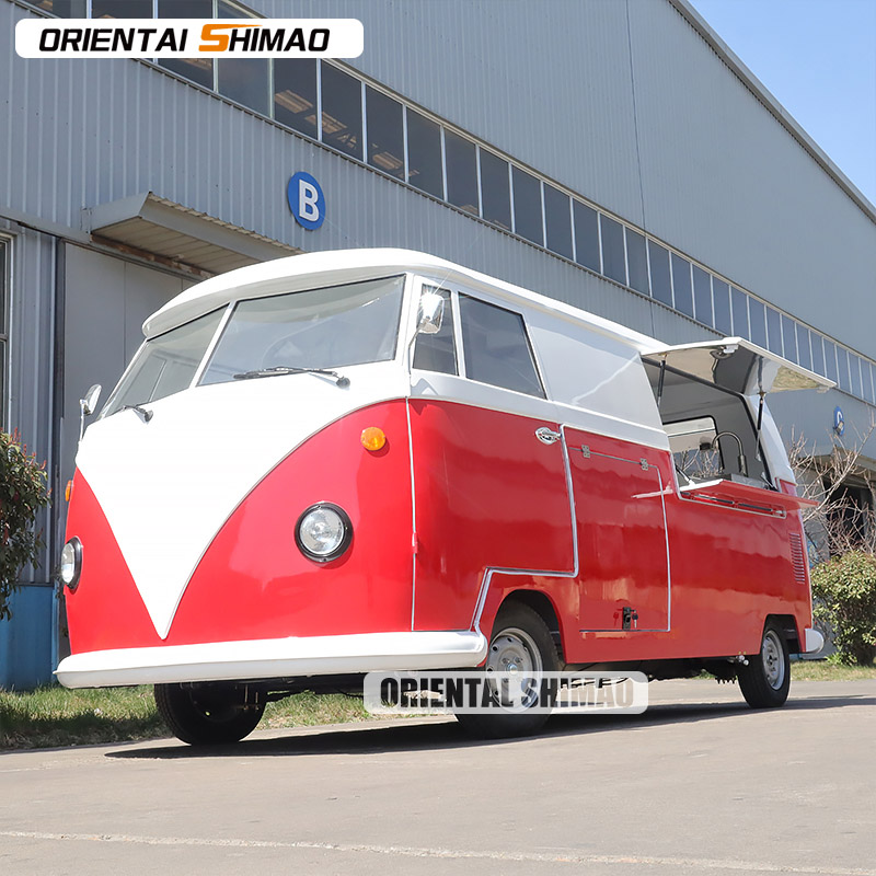 Vw tovornjak s hrano z visoko streho